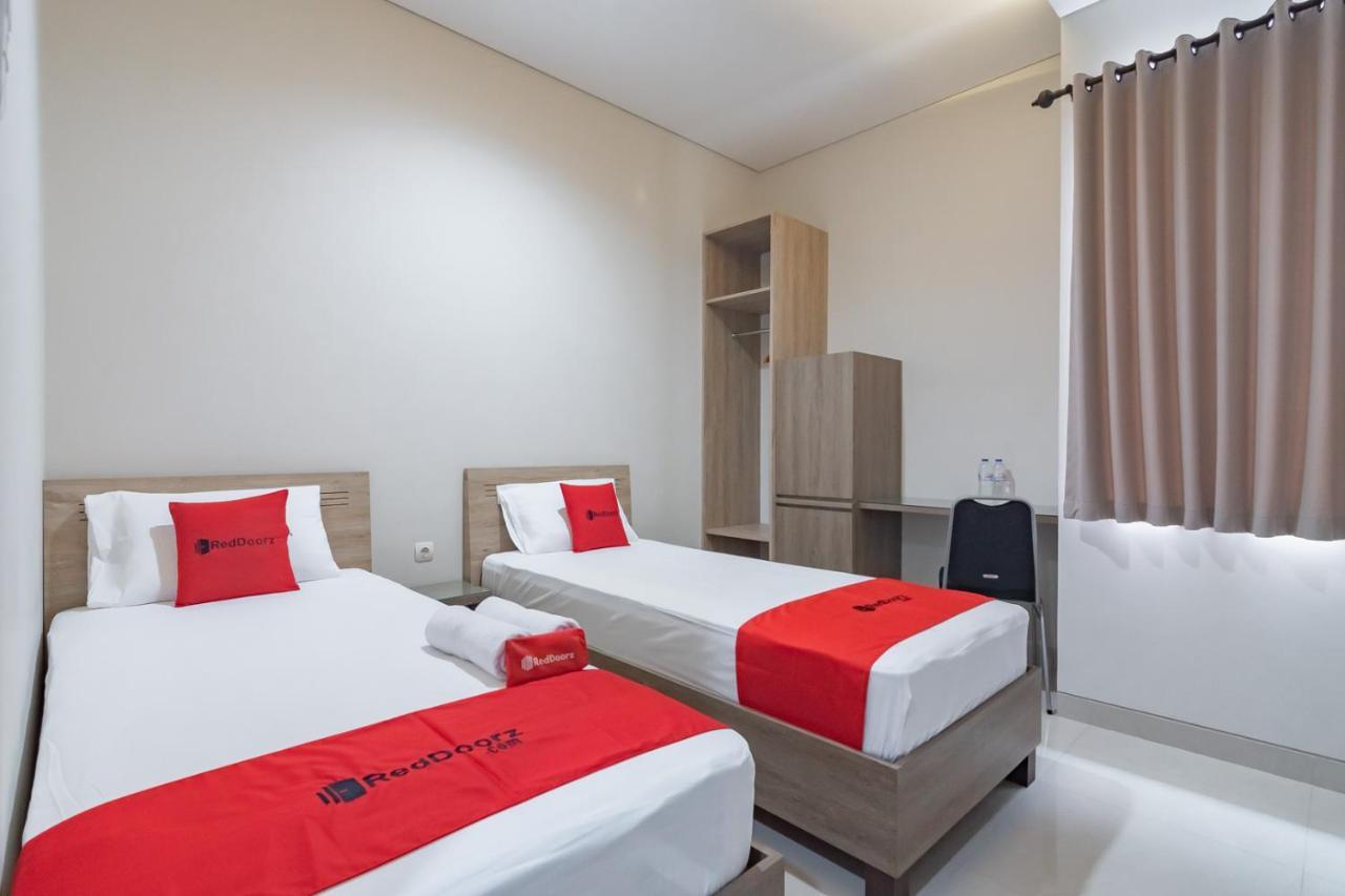Reddoorz Plus @ Cirebon City Center Ngoại thất bức ảnh