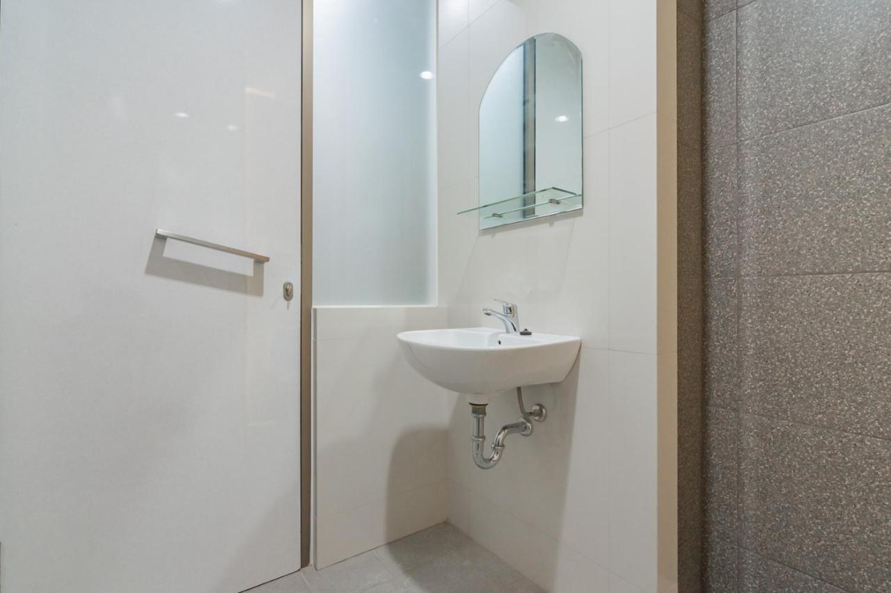 Reddoorz Plus @ Cirebon City Center Ngoại thất bức ảnh
