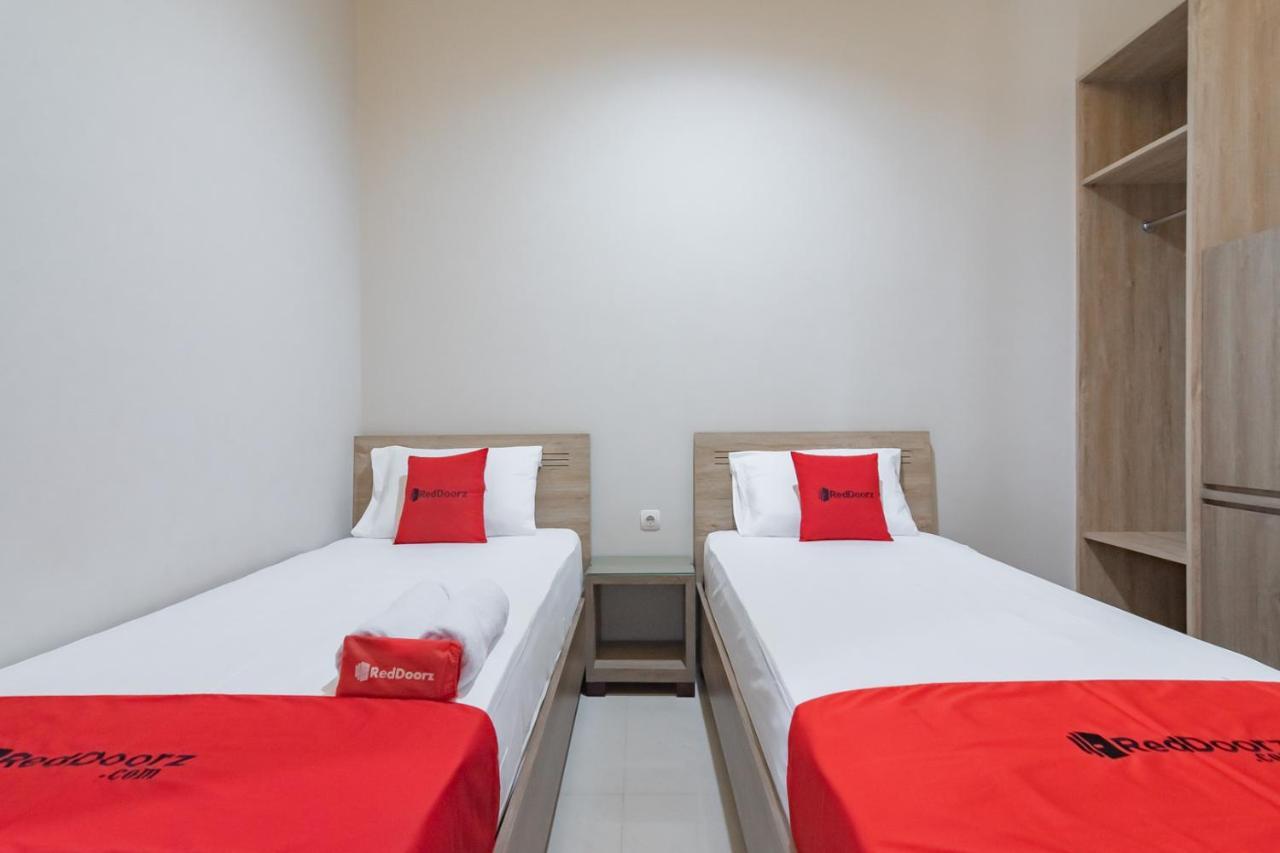 Reddoorz Plus @ Cirebon City Center Ngoại thất bức ảnh